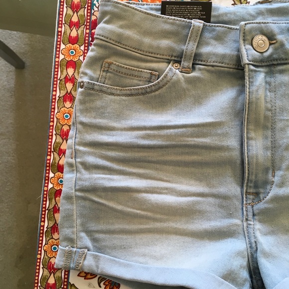 H&M Light Wash Denim Shorts Sz 4 NWT - Picture 4 of 7